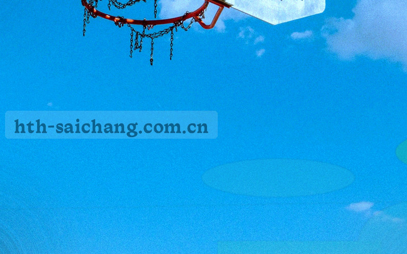 四个环节由箭头串联的几何流程图，线条细致、配色克制